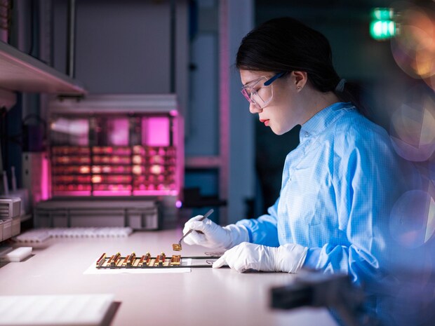 Jenoptik employee with laboratory equipment